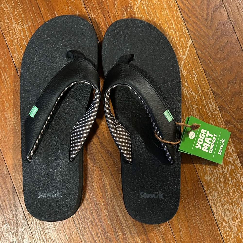 Sanuk Black Yoga Mat Sandals Sz 8